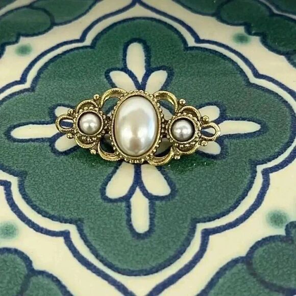Vintage Victorian Faux Pearl Brooch - Picture 1 of 5